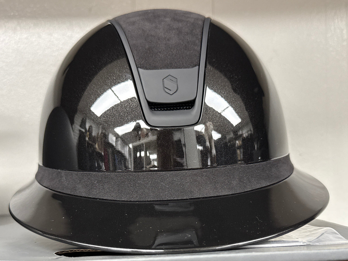 Helmet V2 Miss Glossy - Alcantara Top - Black Matt Blazon & Rails - Black Alcantara Band - Samshield 2.0 Fast Custom - MSACBM